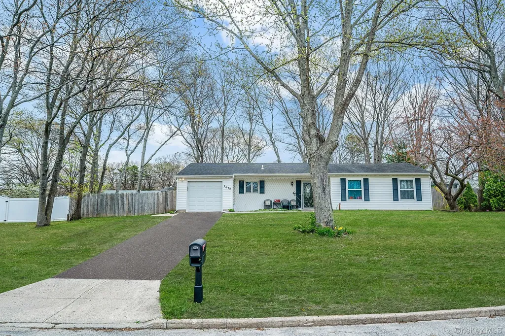 2679 Heather Avenue Medford NY 11763