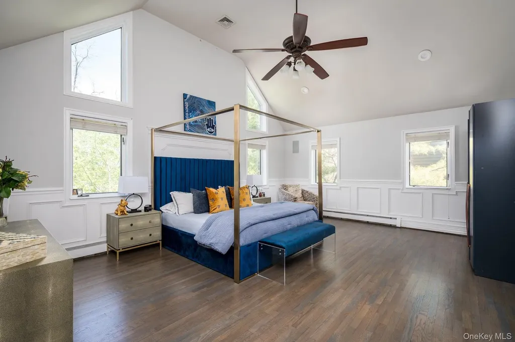 8 Verity Lane Roslyn NY 11576