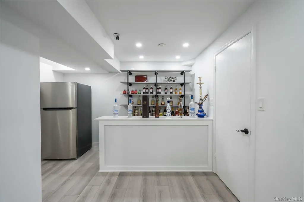 8 Verity Lane Roslyn NY 11576