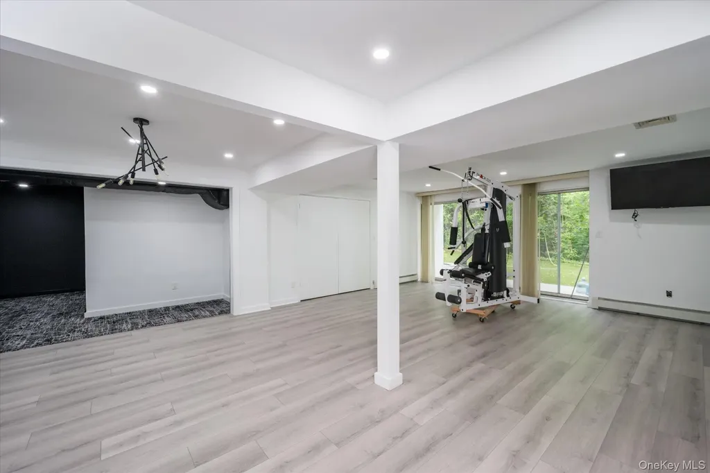 8 Verity Lane Roslyn NY 11576
