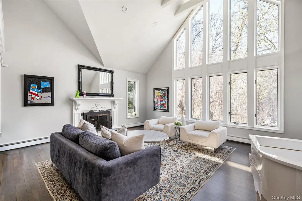 8 Verity Lane Roslyn NY 11576