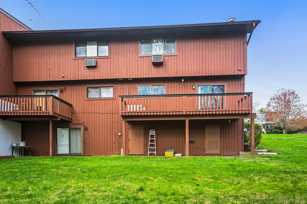 105 Coachlight Square Montrose NY 10548