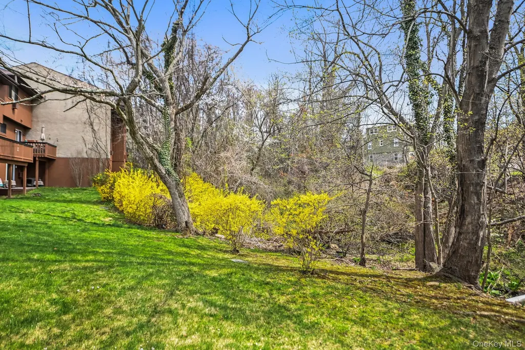 105 Coachlight Square Montrose NY 10548