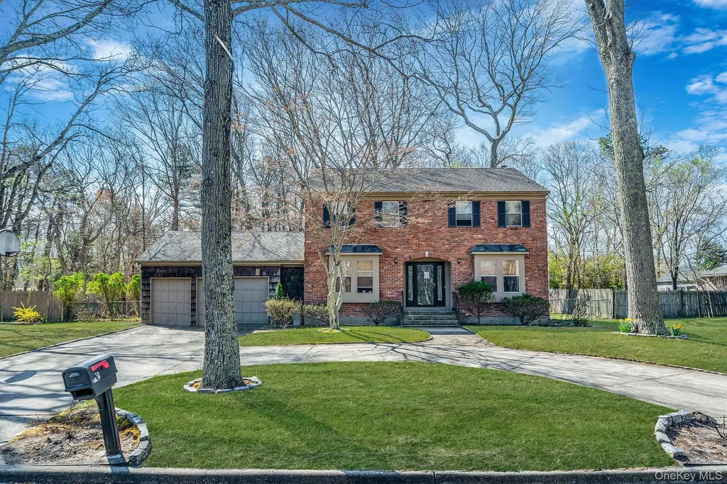 72 W Dennis Lane Coram NY 11727