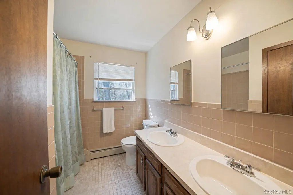 72 W Dennis Lane Coram NY 11727