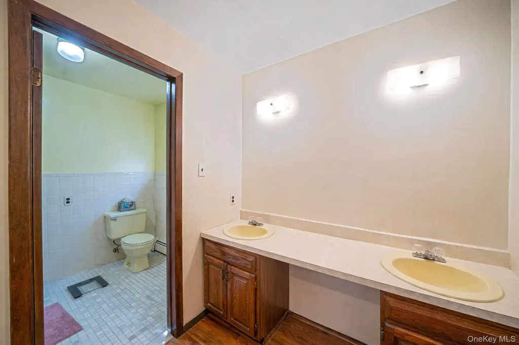 72 W Dennis Lane Coram NY 11727