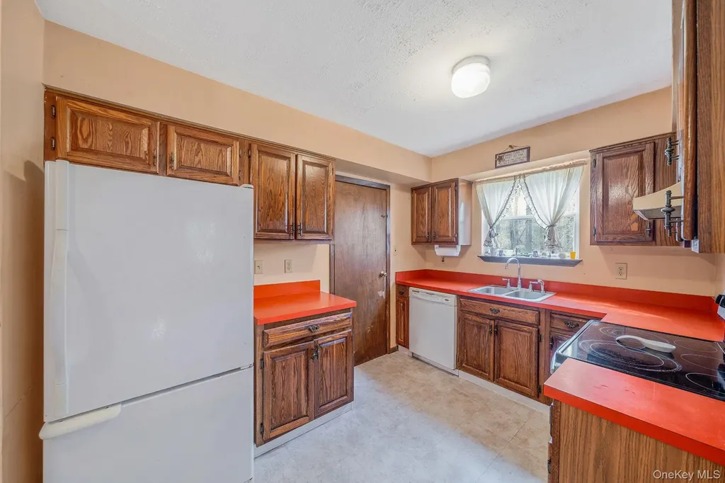 72 W Dennis Lane Coram NY 11727