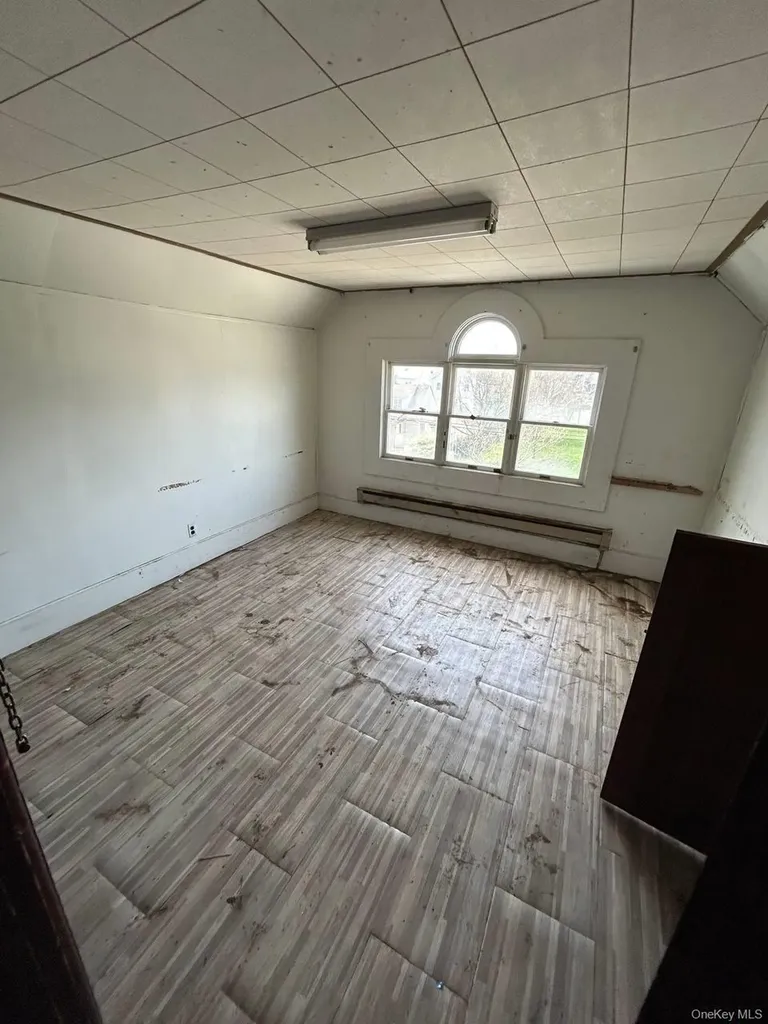 31 East Avenue Freeport NY 11520
