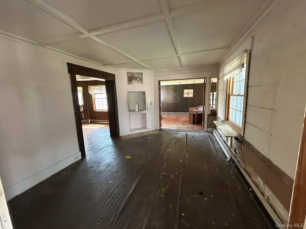 31 East Avenue Freeport NY 11520