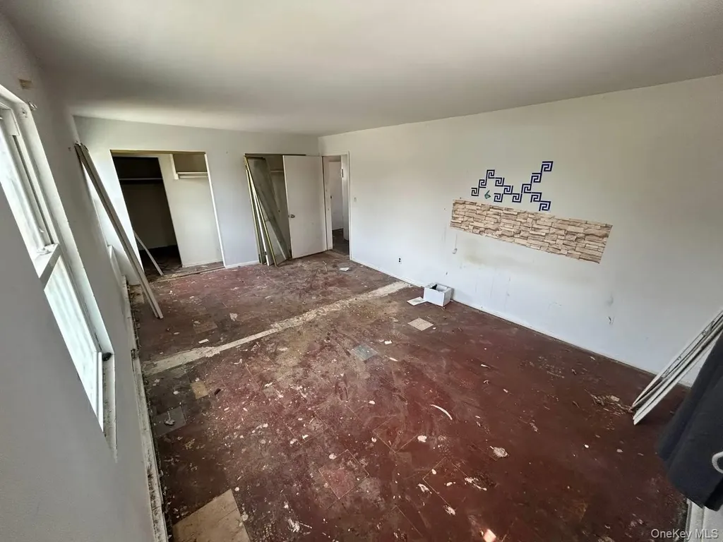 31 East Avenue Freeport NY 11520