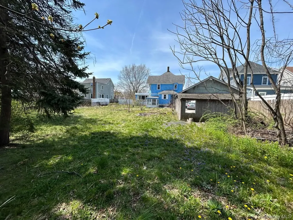 31 East Avenue Freeport NY 11520