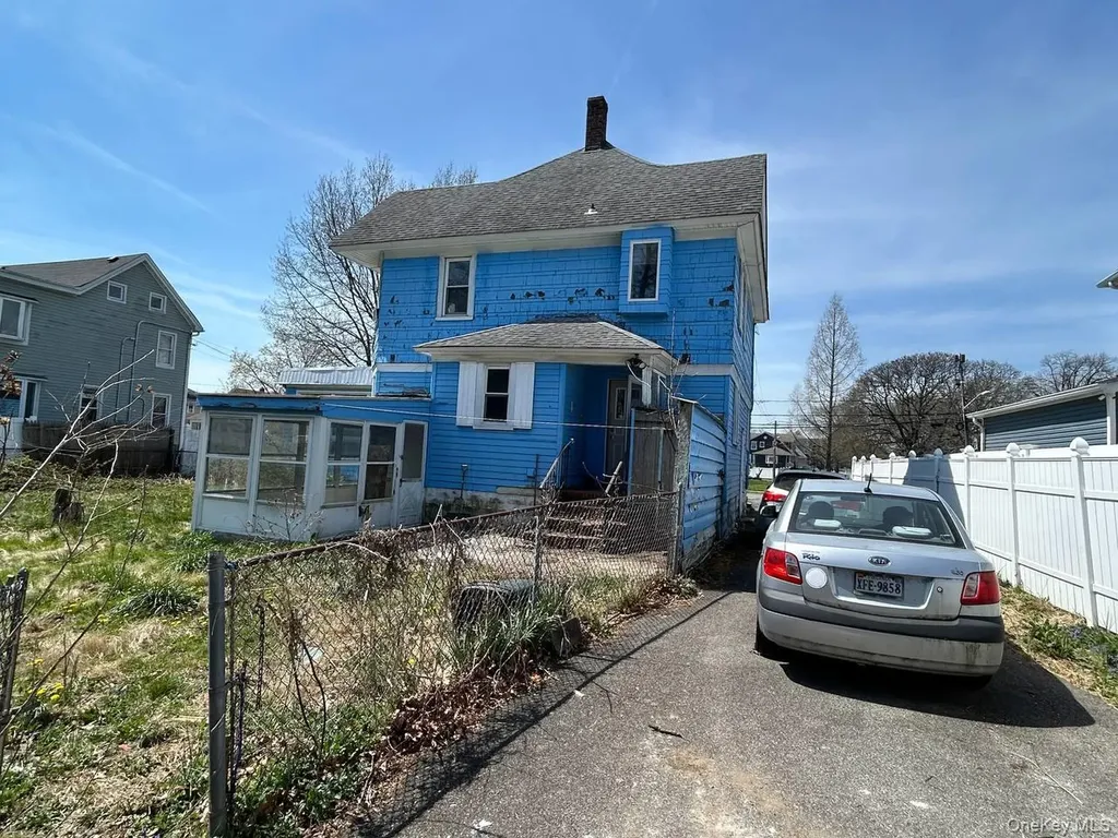 31 East Avenue Freeport NY 11520