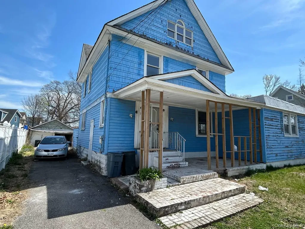 31 East Avenue Freeport NY 11520