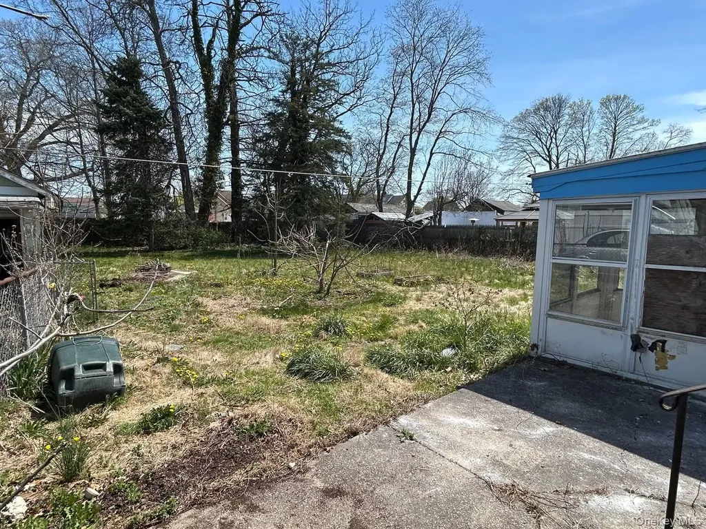 31 East Avenue Freeport NY 11520