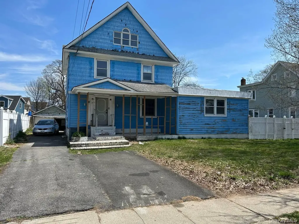 31 East Avenue Freeport NY 11520