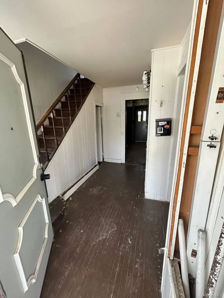 31 East Avenue Freeport NY 11520