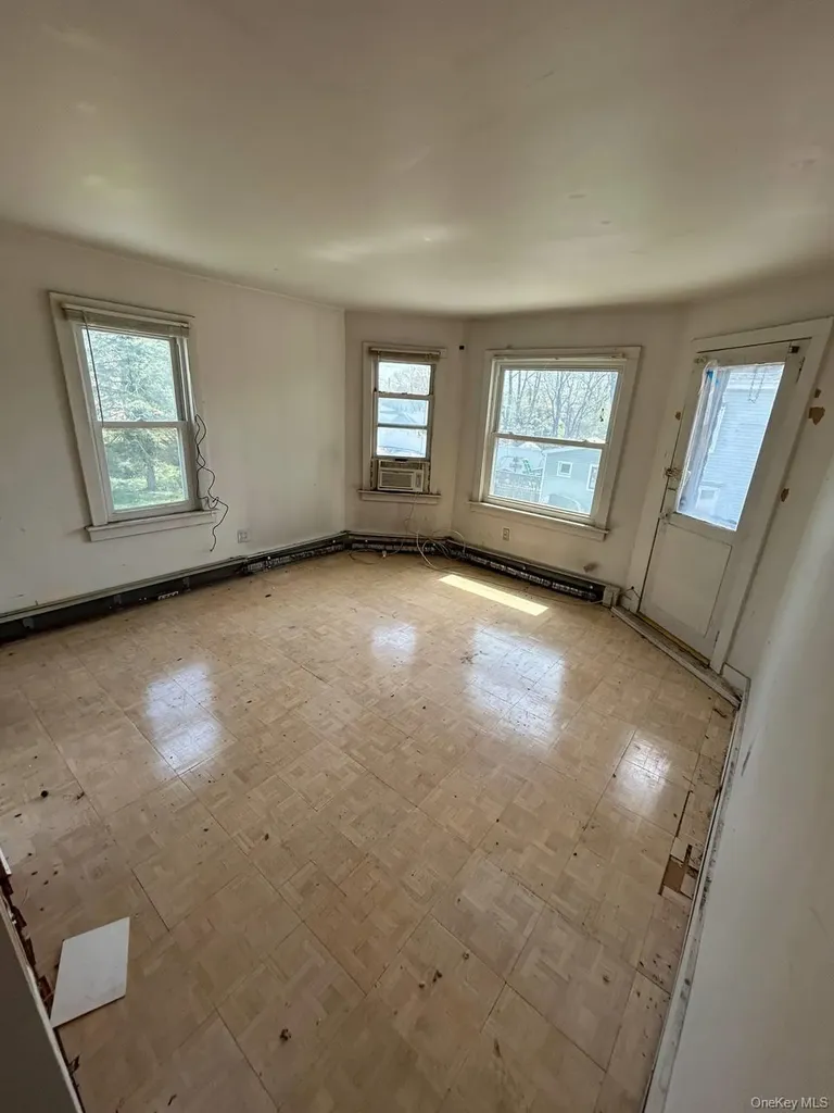 31 East Avenue Freeport NY 11520