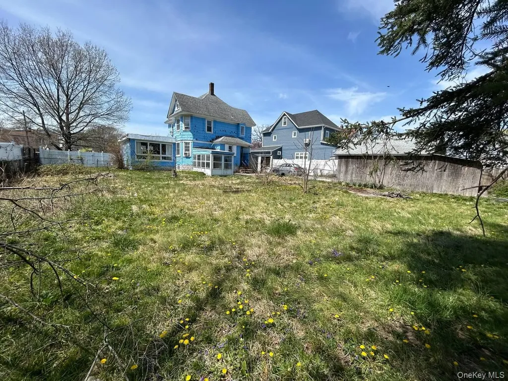 31 East Avenue Freeport NY 11520