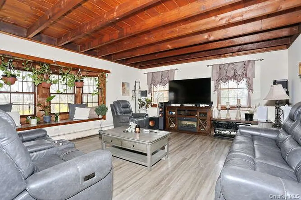 161 Mcnamara Road Spring Valley NY 10977