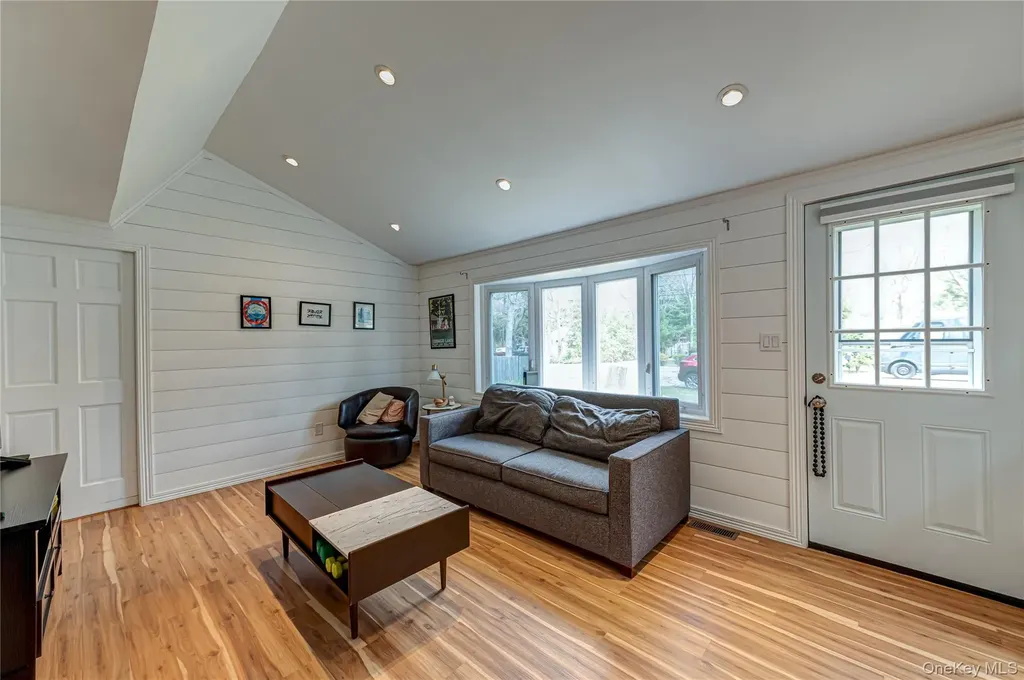 6 Longview Drive East Quogue NY 11942
