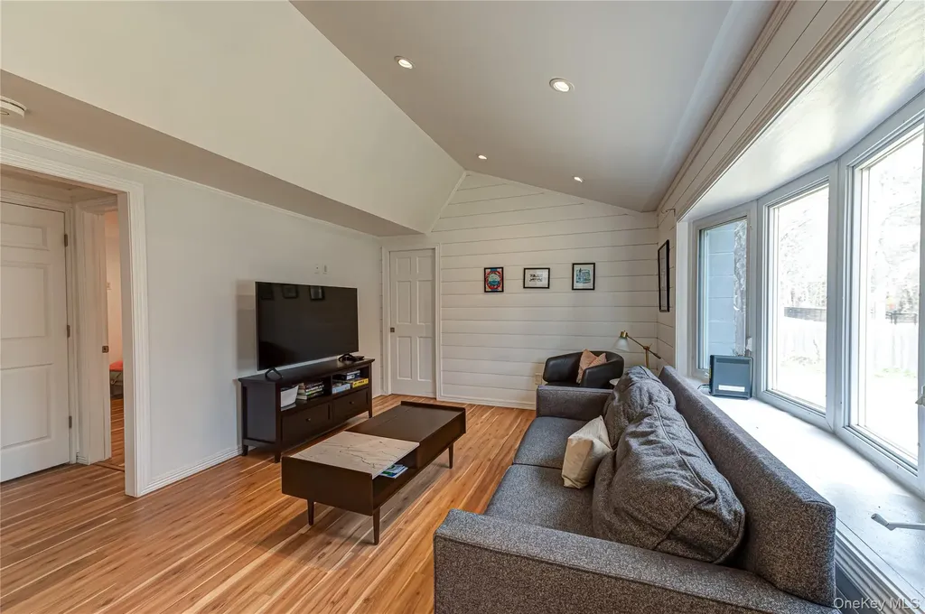 6 Longview Drive East Quogue NY 11942