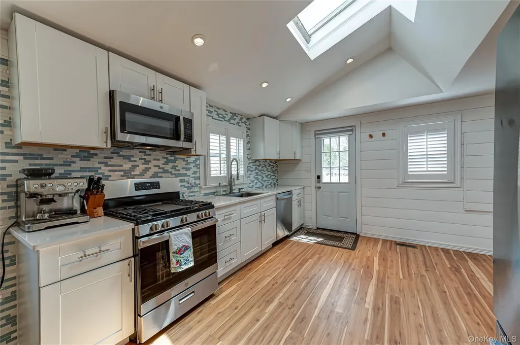 6 Longview Drive East Quogue NY 11942