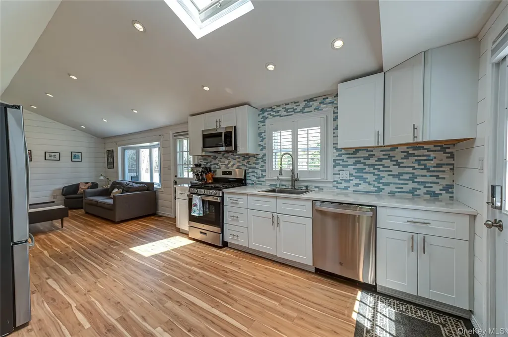 6 Longview Drive East Quogue NY 11942