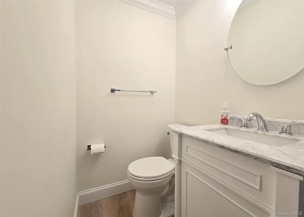 71 Skyline Drive Coram NY 11727