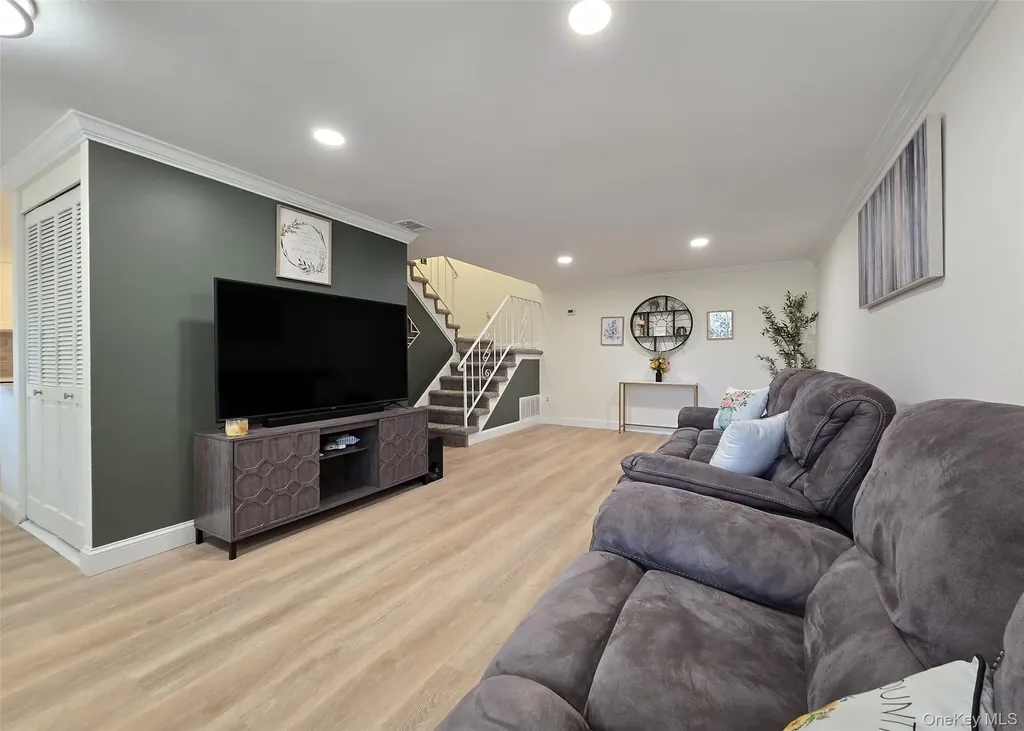 71 Skyline Drive Coram NY 11727