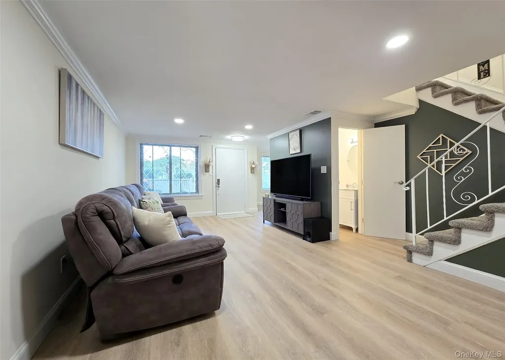 71 Skyline Drive Coram NY 11727