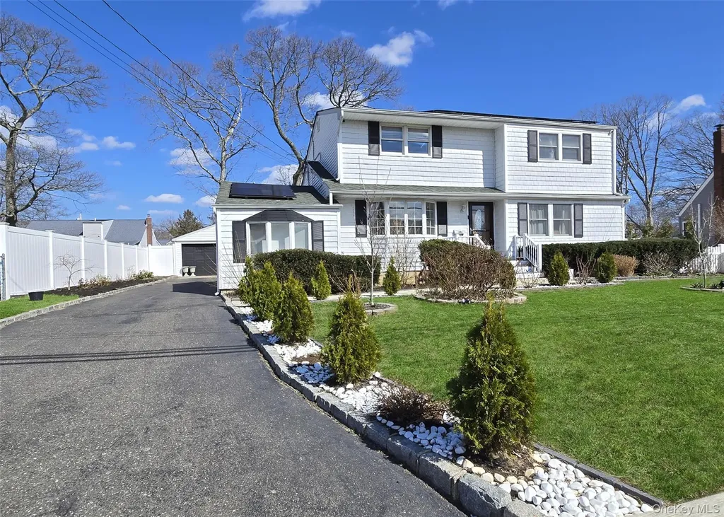 17 Gregory Drive Ronkonkoma NY 11779