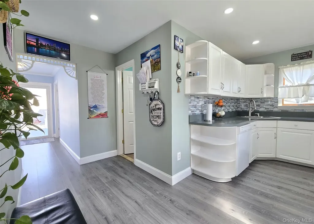 17 Gregory Drive Ronkonkoma NY 11779