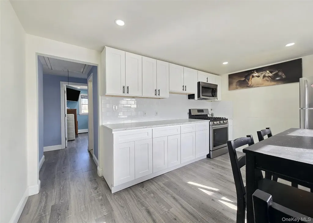 17 Gregory Drive Ronkonkoma NY 11779
