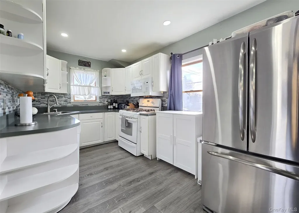17 Gregory Drive Ronkonkoma NY 11779