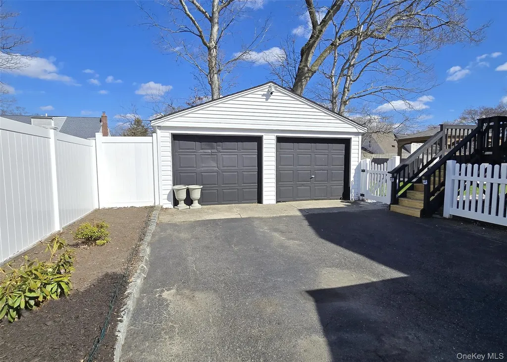 17 Gregory Drive Ronkonkoma NY 11779