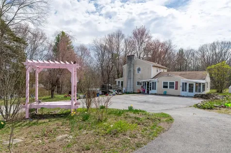18 Powerline Lane Staatsburg NY 12580