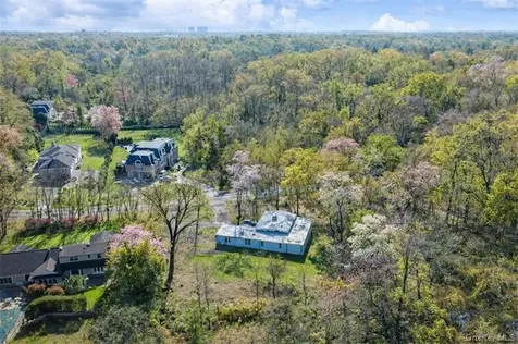 107A Wildwood Road Great Neck NY 11024