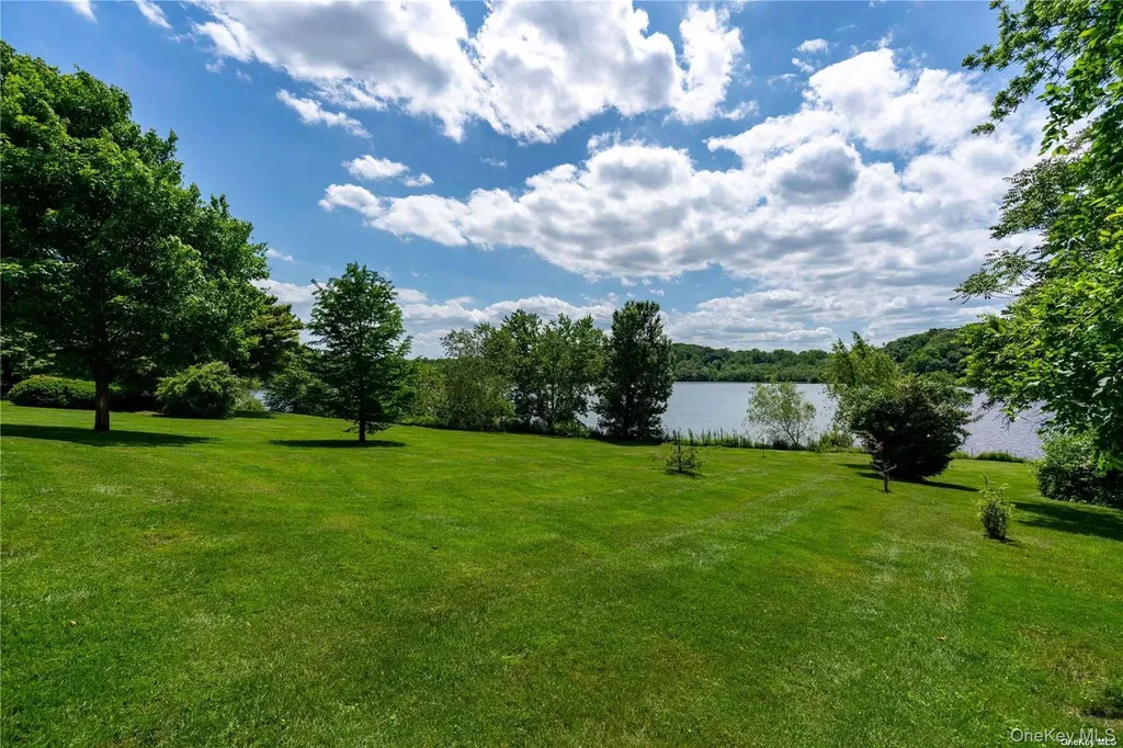 200 Cleft Road Mill Neck NY 11765