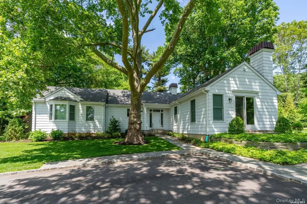 200 Cleft Road Mill Neck NY 11765