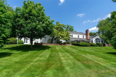 200 Cleft Road Mill Neck NY 11765