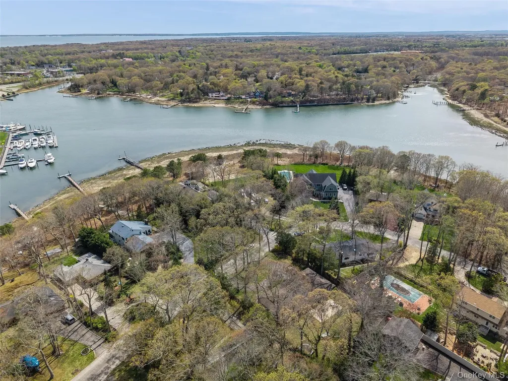 680 Westview Drive Mattituck NY 11952