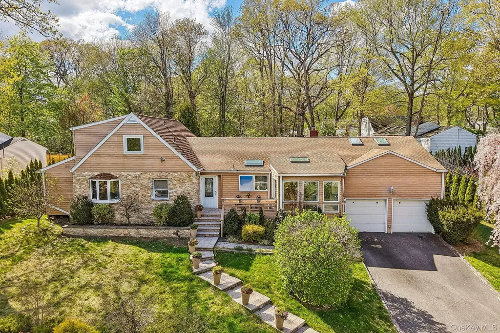 130 Wood Hollow Lane New Rochelle NY 10804