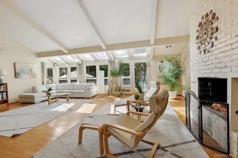 130 Wood Hollow Lane New Rochelle NY 10804