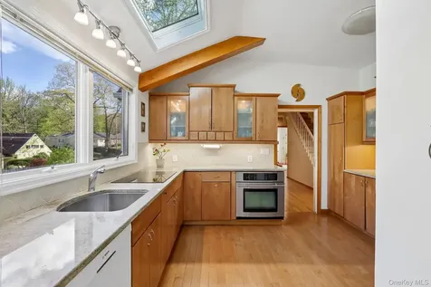 130 Wood Hollow Lane New Rochelle NY 10804