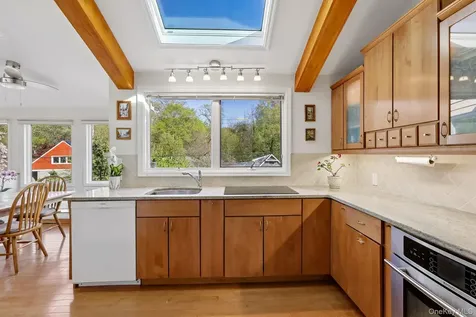 130 Wood Hollow Lane New Rochelle NY 10804