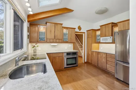 130 Wood Hollow Lane New Rochelle NY 10804