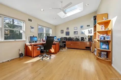 130 Wood Hollow Lane New Rochelle NY 10804