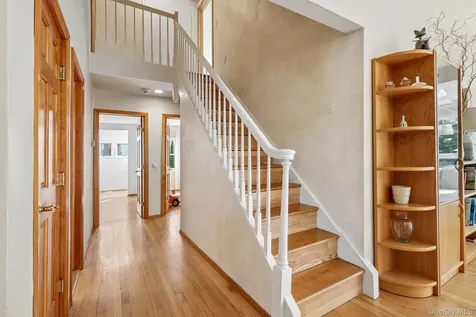 130 Wood Hollow Lane New Rochelle NY 10804
