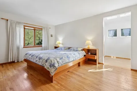 130 Wood Hollow Lane New Rochelle NY 10804
