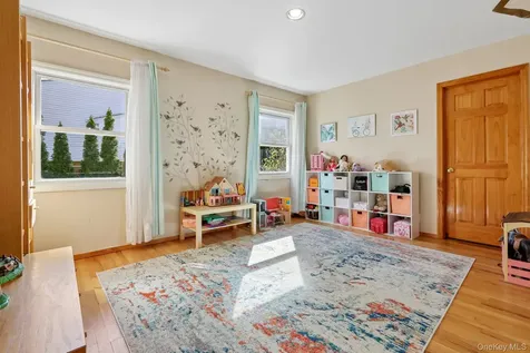 130 Wood Hollow Lane New Rochelle NY 10804